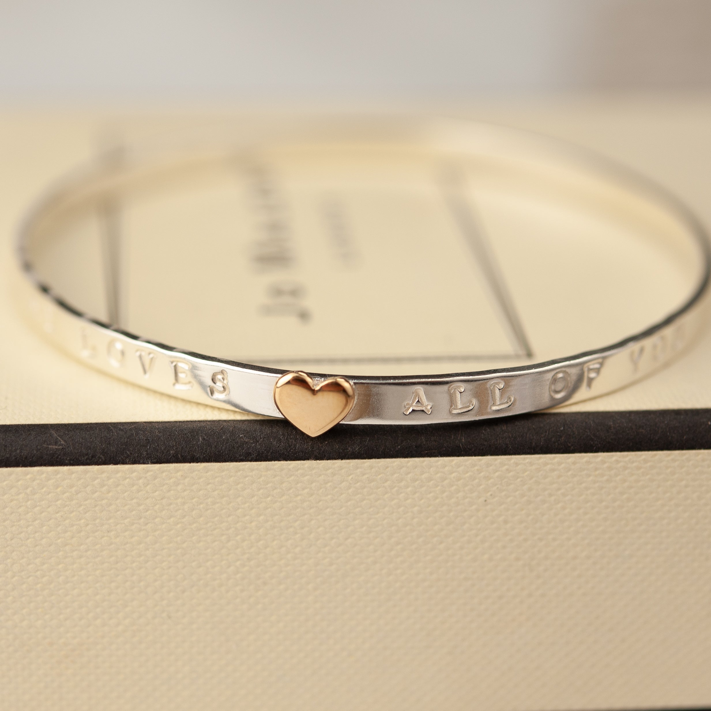 Belle & Bee Message bangle gold heart