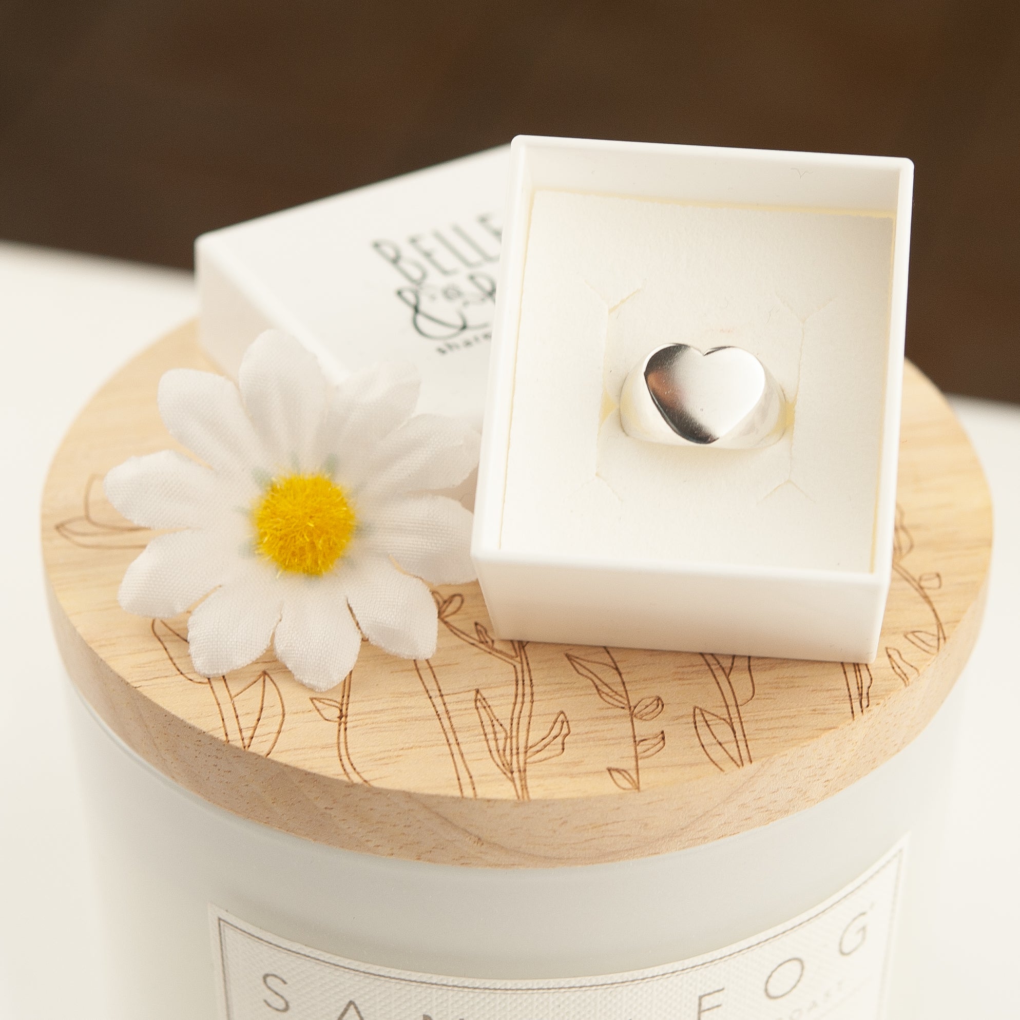 Bee online signet ring