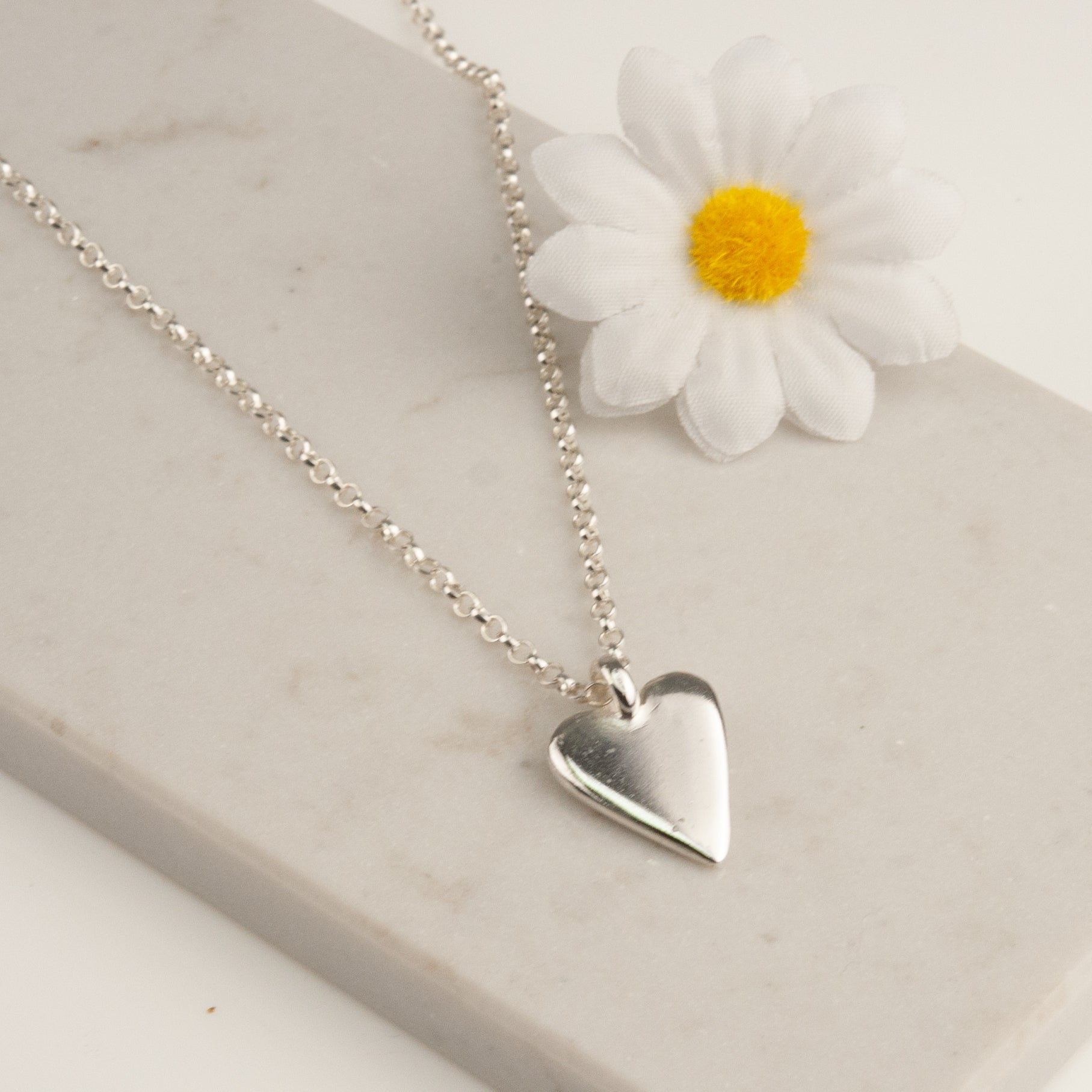 Belle & Bee Belcher necklace with Midi heart charm
