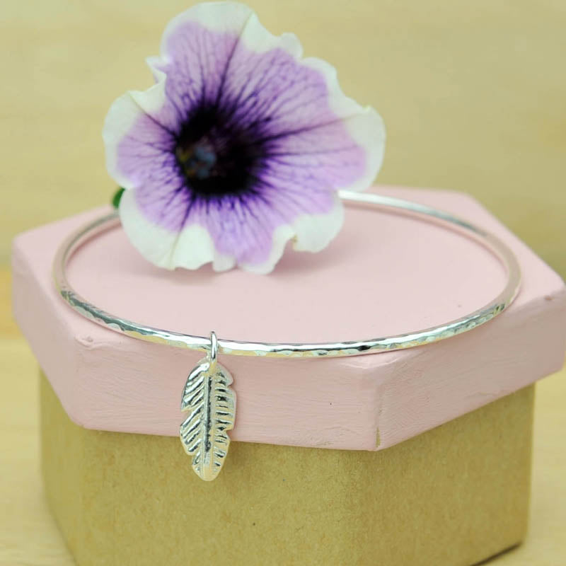 2mm Hammered Bangle with Mini Chunky Feather Charm