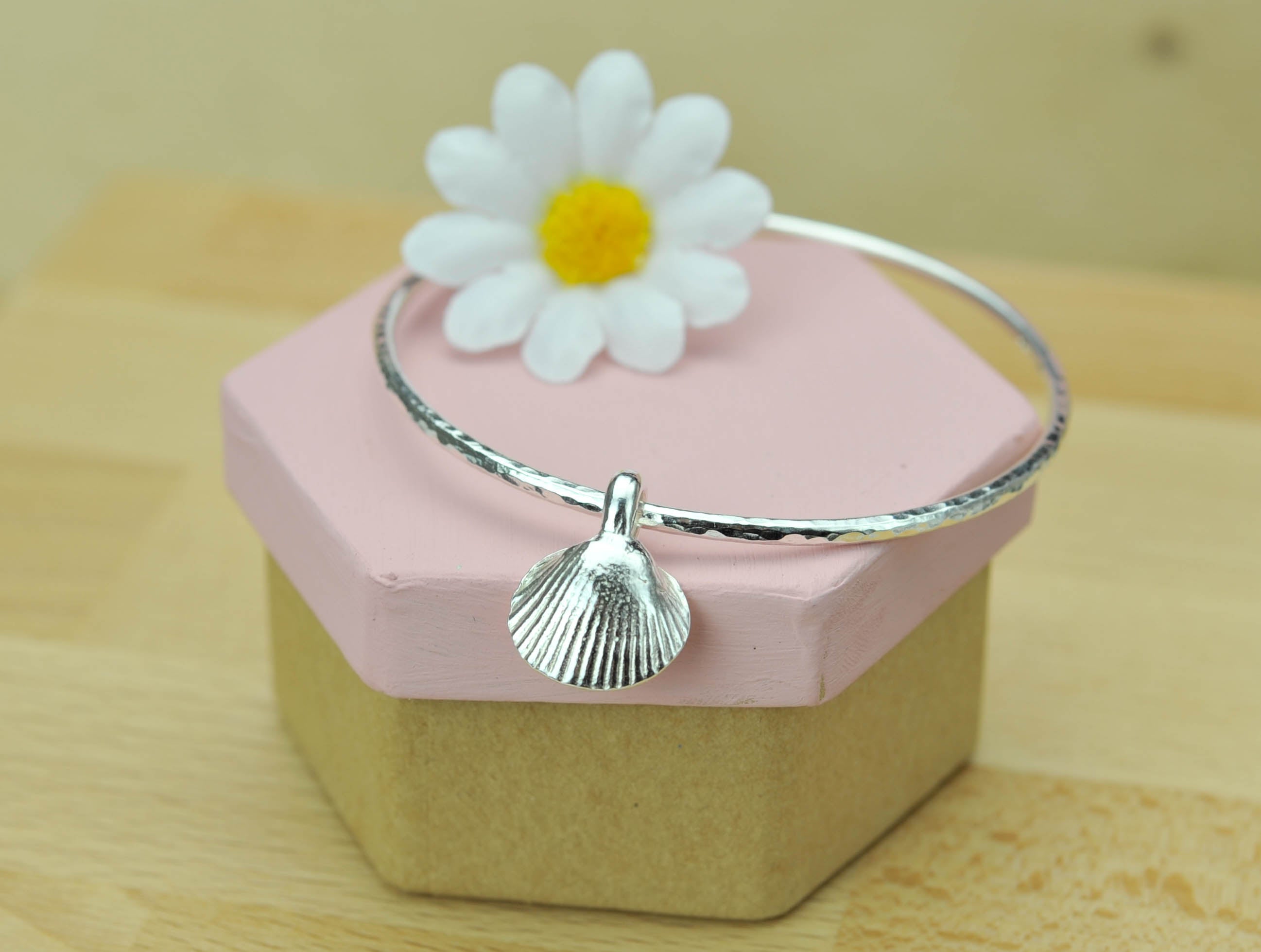 2.5mm Hammered Bangle with Shell Charm