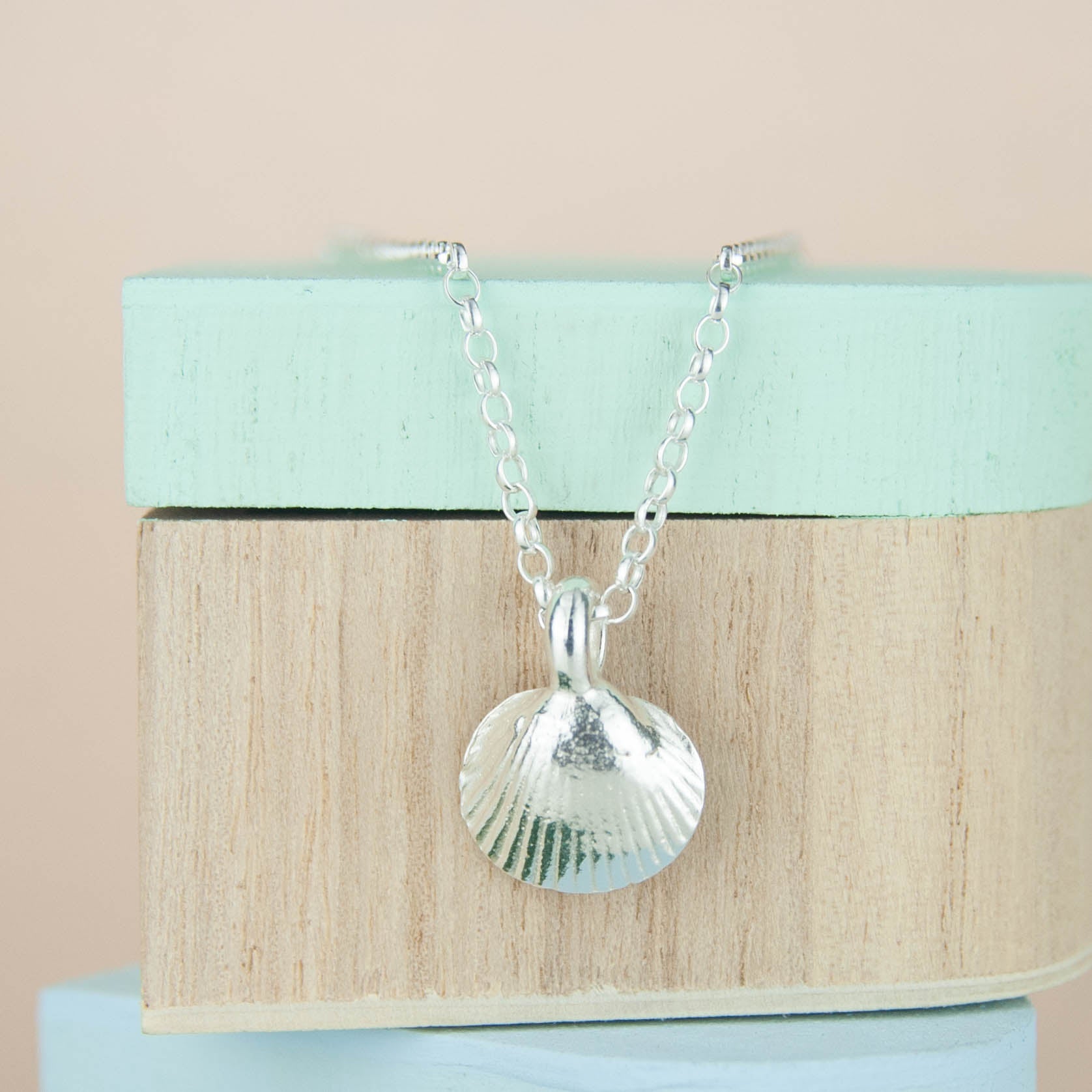 Belle and Bee Sterling Silver Belcher Necklace with Shell Charm